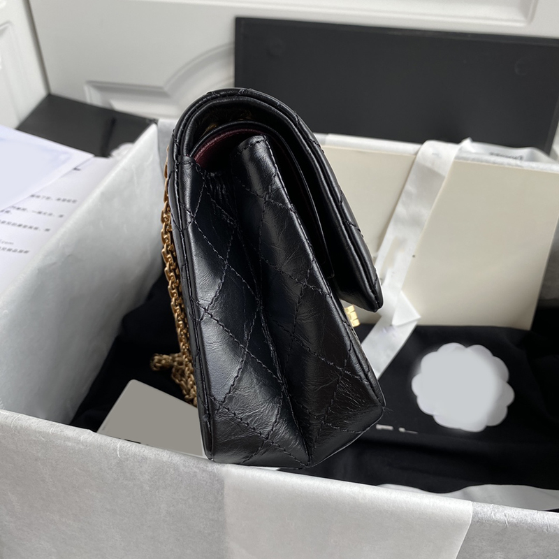 classic women bags 78900 Latest imported cowhide The leather is delicate and soft and comfortable Equipped with metal chain fashion bags
classic women bags 78900 Latest imported cowhide The leather is delicate and soft and comfortable Equipped with metal chain fashion bags