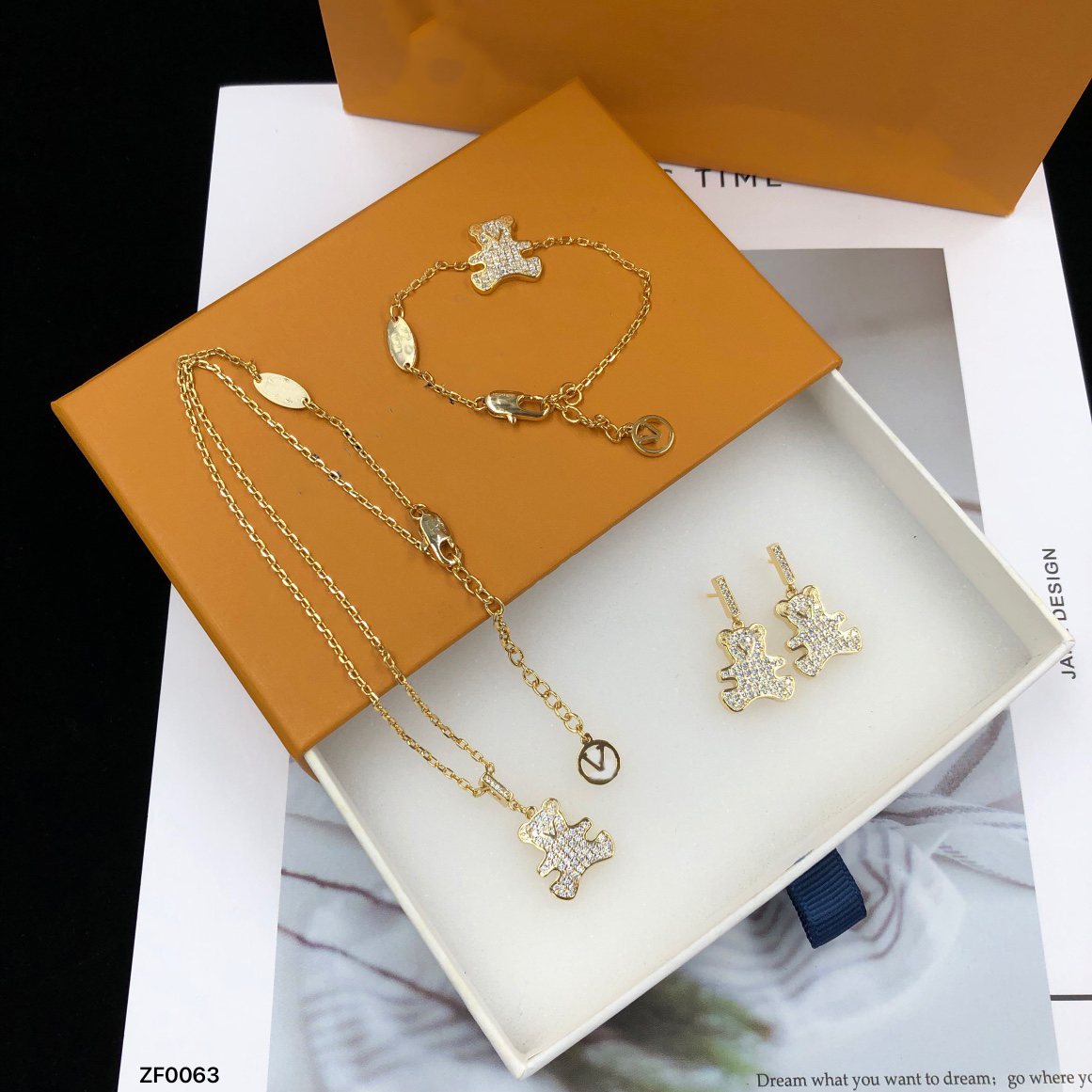 Pendant Set Auger Necklaces Elegant Temperament Women Fashion V-Shape Simple Bear Bracelet Earrings & Necklace Set With Box, Golden
Pendant Set Auger Necklaces Elegant Temperament Women Fashion V-Shape Simple Bear Bracelet Earrings & Necklace Set With Box, Golden
