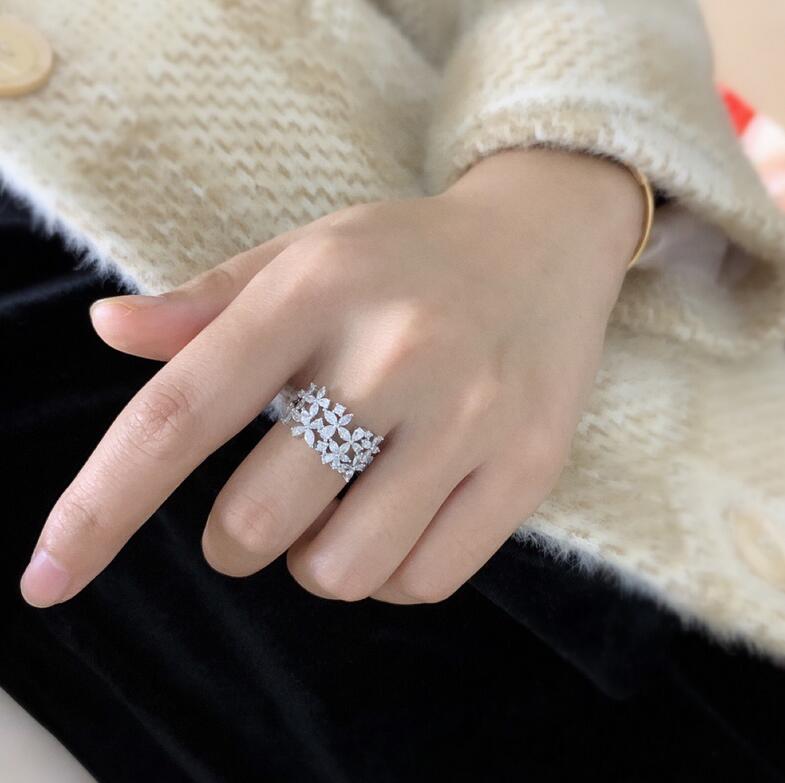 2021 New Arrival Sparkling Luxury Jewelry 925 Sterling Silver Marquise Cut Moissanite Diamond Party Women Wedding Leaf Band Ring