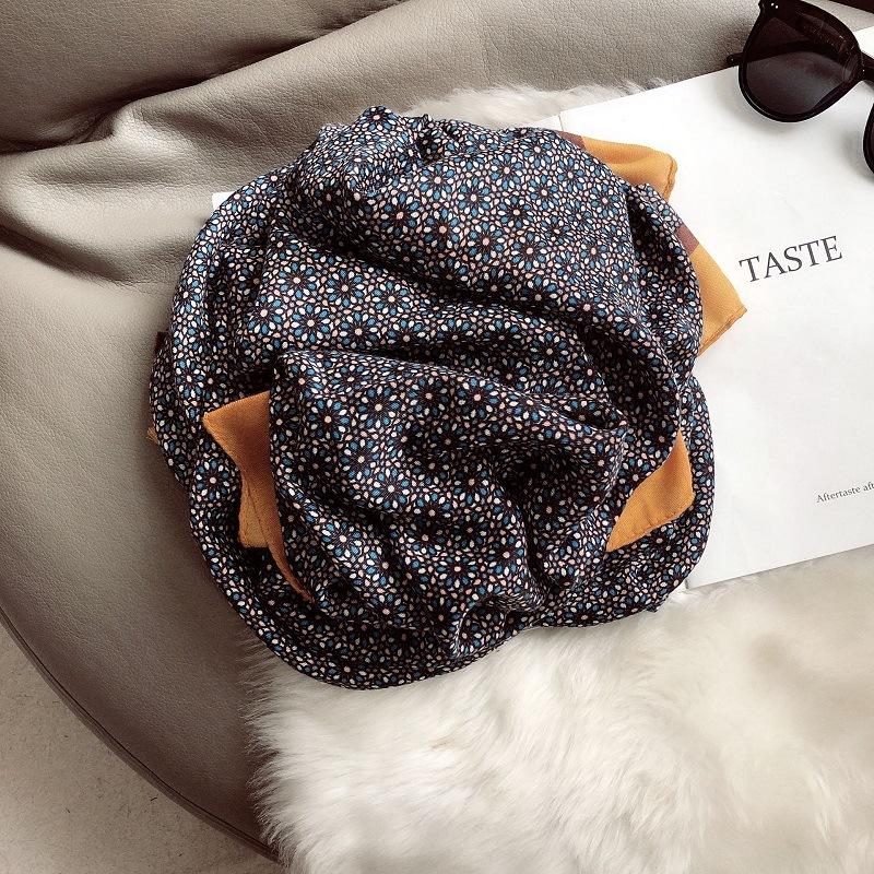 OUOI Four seasons can be matched with retro pattern cotton wool scarf sunscreen shawl women factory wholesale designer scarf
OUOI Four seasons can be matched with retro pattern cotton wool scarf sunscreen shawl women factory wholesale designer scarf