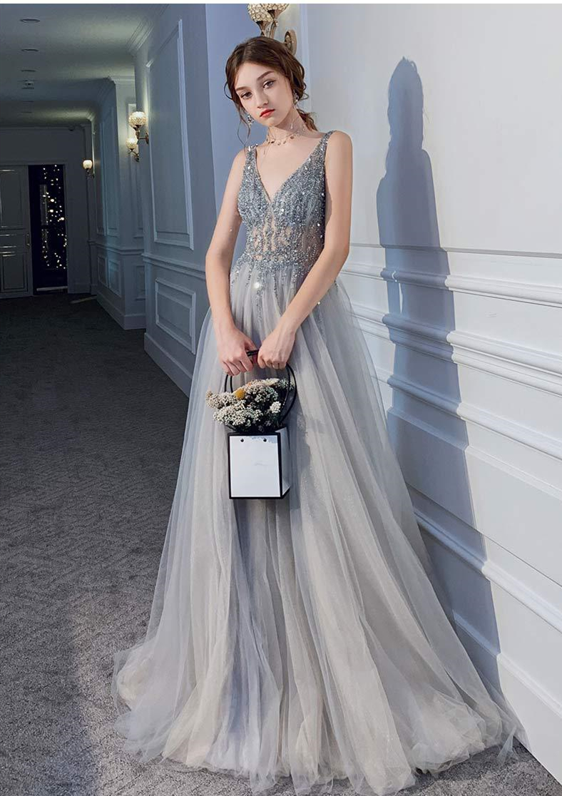 Sparkly Silver Grey Prom Dresses V-Neck Sexy Side Slit Open Back Sequins Beads Long Tulle Special Occasion Dress Sleeveless Evening Gowns