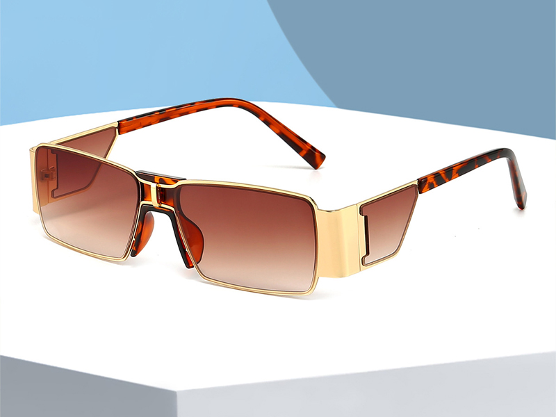 Fashion trend new retro personality sunglasses Alloy small Square Frame red brown pink gray variety lens colors suitable for beach travel including packaging.
Fashion trend new retro personality sunglasses Alloy small Square Frame red brown pink gray variety lens colors suitable for beach travel including packaging.