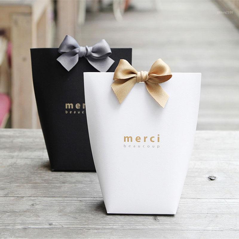 30pcs Upscale Black White Bronzing Candy Box Wedding Favors Gift Package for Guests Birthday Paty Candy Bags With Ribbon Decor1
30pcs Upscale Black White Bronzing Candy Box Wedding Favors Gift Package for Guests Birthday Paty Candy Bags With Ribbon Decor1