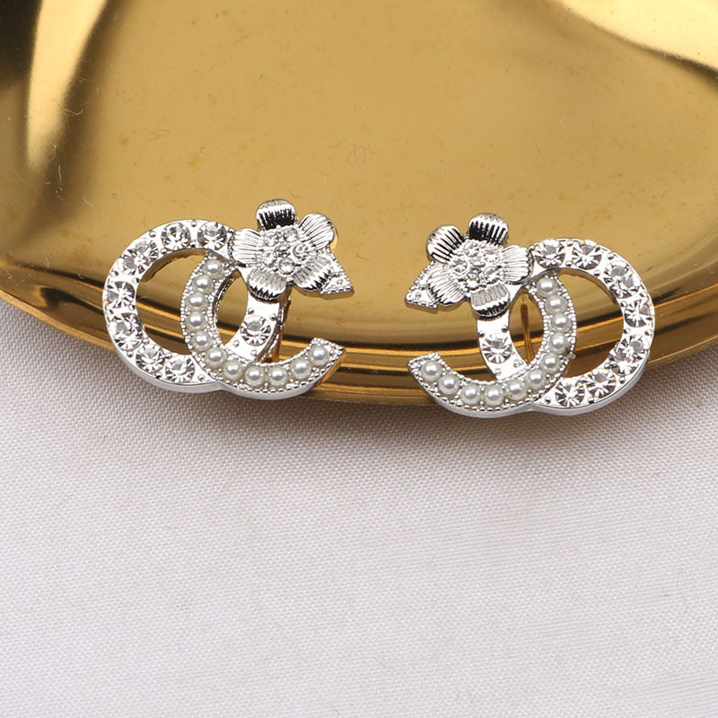 Simple 18K Gold Plated 925 Silver Luxury Brand Designers Letters Stud Geometric Famous Women Round Crystal Rhinestone Pearl Earring Wedding Party Jewerlry 20Style
Simple 18K Gold Plated 925 Silver Luxury Brand Designers Letters Stud Geometric Famous Women Round Crystal Rhinestone Pearl Earring Wedding Party Jewerlry 20Style