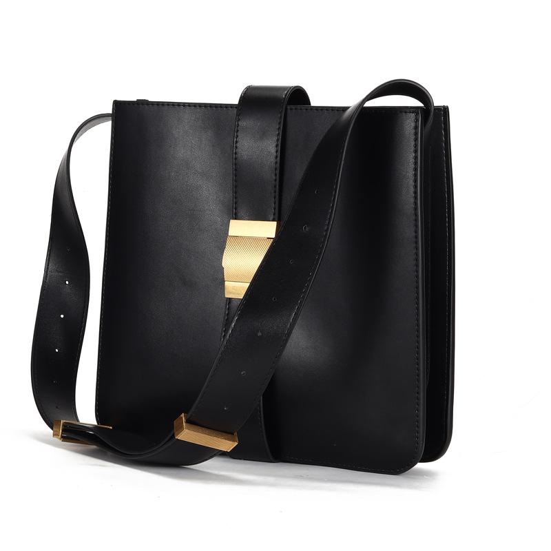The new winter 2021 female bag shoulder his bucket high-capacity commuter bag package design, Black
The new winter 2021 female bag shoulder his bucket high-capacity commuter bag package design, Black