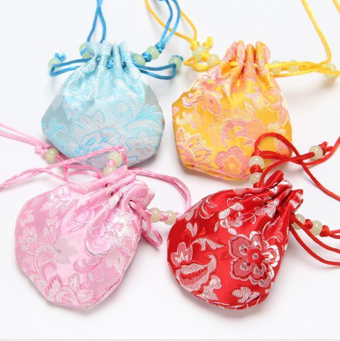 Free Shipping 8 cm *8.5 cm Embroidered cloth gift Pack bag vanilla Drawstring Beam Drawstring Packaging Bag 24 pcs Baby Shower1
Free Shipping 8 cm *8.5 cm Embroidered cloth gift Pack bag vanilla Drawstring Beam Drawstring Packaging Bag 24 pcs Baby Shower1