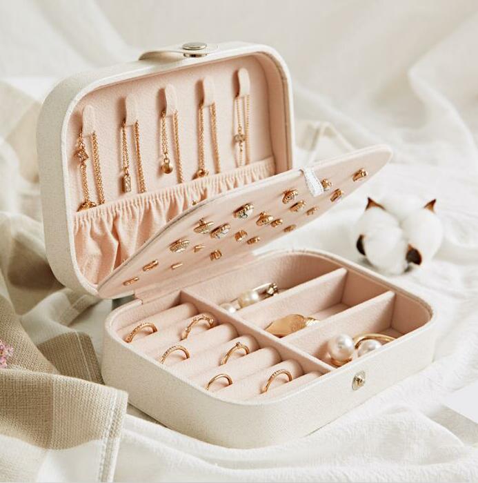 Jewelry Boxes Portable Travel Storage Boxes Organizer PU Leather Display Storage Case Necklace Earrings Ring Jewelry Holder Gift Box YL1070, As pics
Jewelry Boxes Portable Travel Storage Boxes Organizer PU Leather Display Storage Case Necklace Earrings Ring Jewelry Holder Gift Box YL1070, As pics
