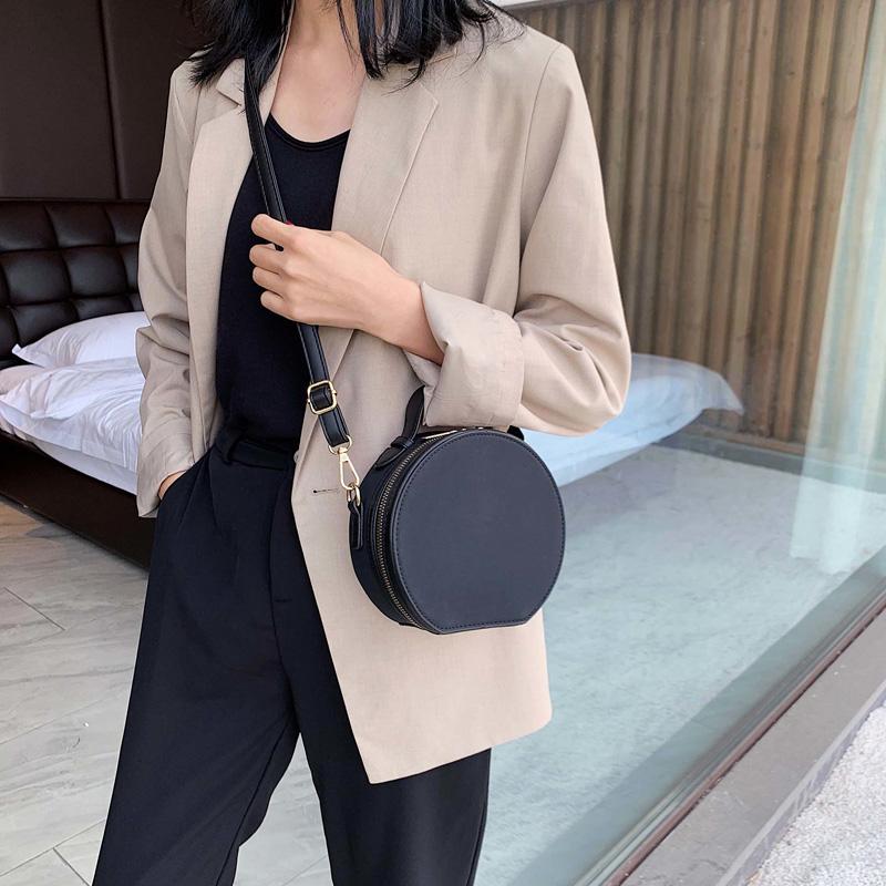 Fashion Ladies Messenger Bags Youth Waterproof Handbag Round Simple Female High Quality Pu Leather Bag Black Women Shoulder Bag, Beige
Fashion Ladies Messenger Bags Youth Waterproof Handbag Round Simple Female High Quality Pu Leather Bag Black Women Shoulder Bag, Beige