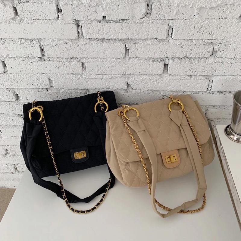 Chain Korean Style New Designer Women Bags Quilting Nylon Female Handbags Middle Ling Plaid Ladies Shoulder Bag Whole Sale, Black
Chain Korean Style New Designer Women Bags Quilting Nylon Female Handbags Middle Ling Plaid Ladies Shoulder Bag Whole Sale, Black