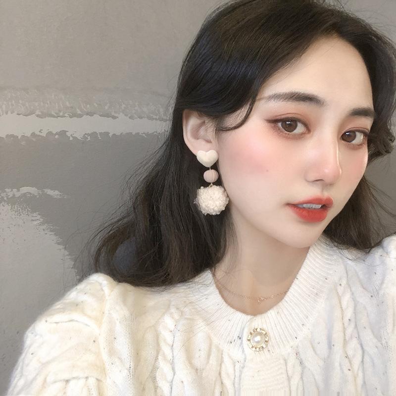 TIMEONLY Kawaii Hairy Ball Dangle Earrings Cloth Love Heart Earring for Women Girls Winter Warm Romantic Festival Gift Jewelry
TIMEONLY Kawaii Hairy Ball Dangle Earrings Cloth Love Heart Earring for Women Girls Winter Warm Romantic Festival Gift Jewelry