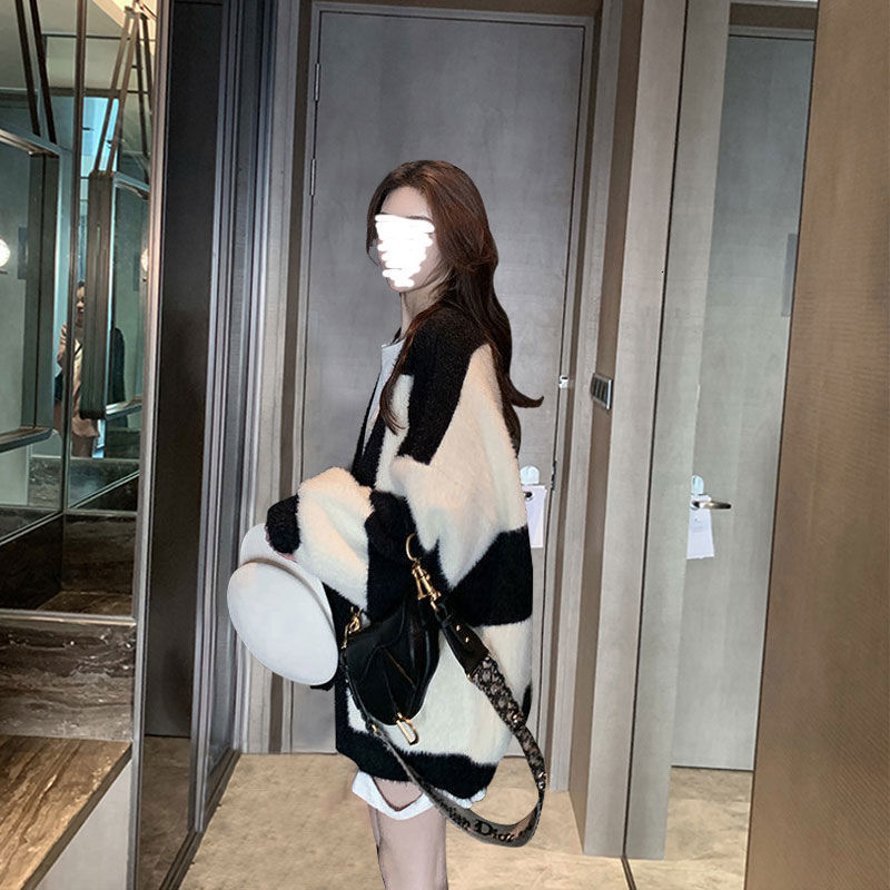 2021 High quality Imitation of Velvet Woman's Sweater Winter Wear Lazy Fur Coat Striped Cardigan Top AY2N, Black
2021 High quality Imitation of Velvet Woman's Sweater Winter Wear Lazy Fur Coat Striped Cardigan Top AY2N, Black