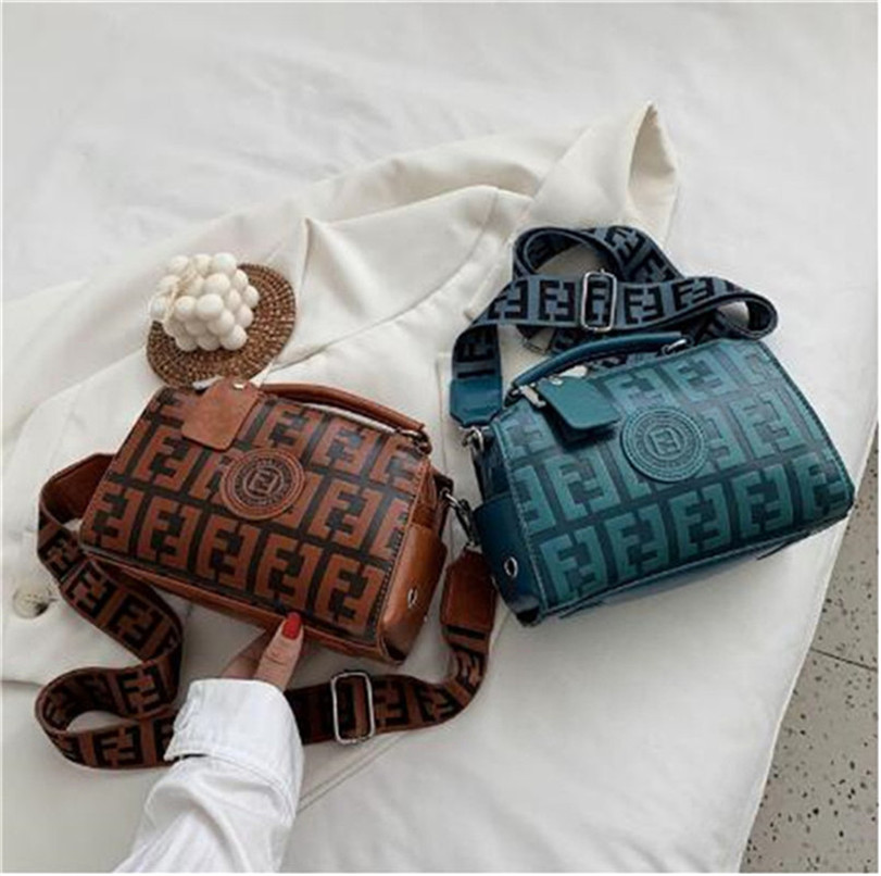 Retro evening bag 2022 New Ladies Bag Leather Woman Handbag Hot Selling Designer Totes Women Bag Large Brand Handbags Luxury ggg777, 010
Retro evening bag 2022 New Ladies Bag Leather Woman Handbag Hot Selling Designer Totes Women Bag Large Brand Handbags Luxury ggg777, 010
