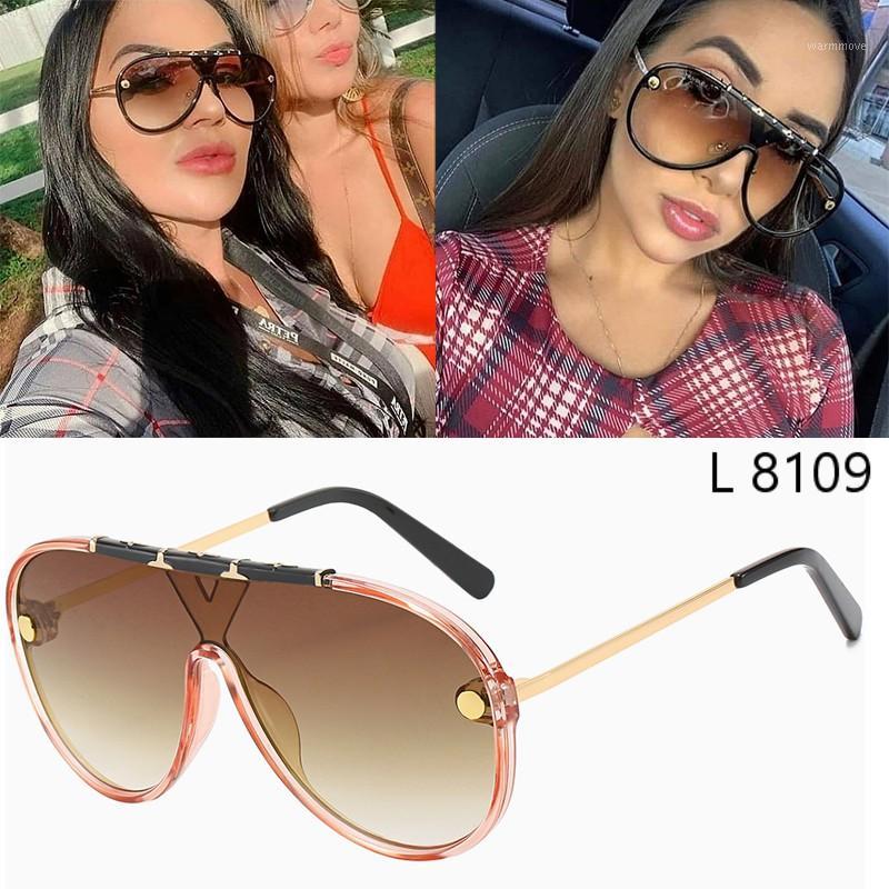 DPZ 2020 Fashion Modern Aviation Pilot Style Rivets Sunglasses Cool Gradient Brand Design Sun Glasses UV4001
DPZ 2020 Fashion Modern Aviation Pilot Style Rivets Sunglasses Cool Gradient Brand Design Sun Glasses UV4001