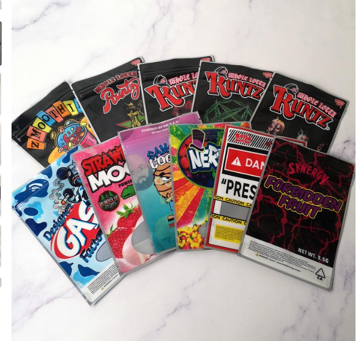 Whole Lotta Runtz Danger Jokes UP Zmoothie Strawberry mochi Neros Gas factory Rolling Loud Smell Proof Packaging Mylar Bag Dry HerGHBS
Whole Lotta Runtz Danger Jokes UP Zmoothie Strawberry mochi Neros Gas factory Rolling Loud Smell Proof Packaging Mylar Bag Dry HerGHBS
