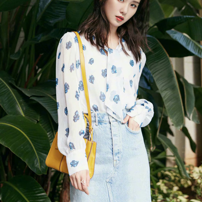 2021 Autumn New Bow Sleeve Printing Flower Long Sleeves Elegant Mulberry Silk Shirt Temperament Women of High Quality 751e, Blue
2021 Autumn New Bow Sleeve Printing Flower Long Sleeves Elegant Mulberry Silk Shirt Temperament Women of High Quality 751e, Blue