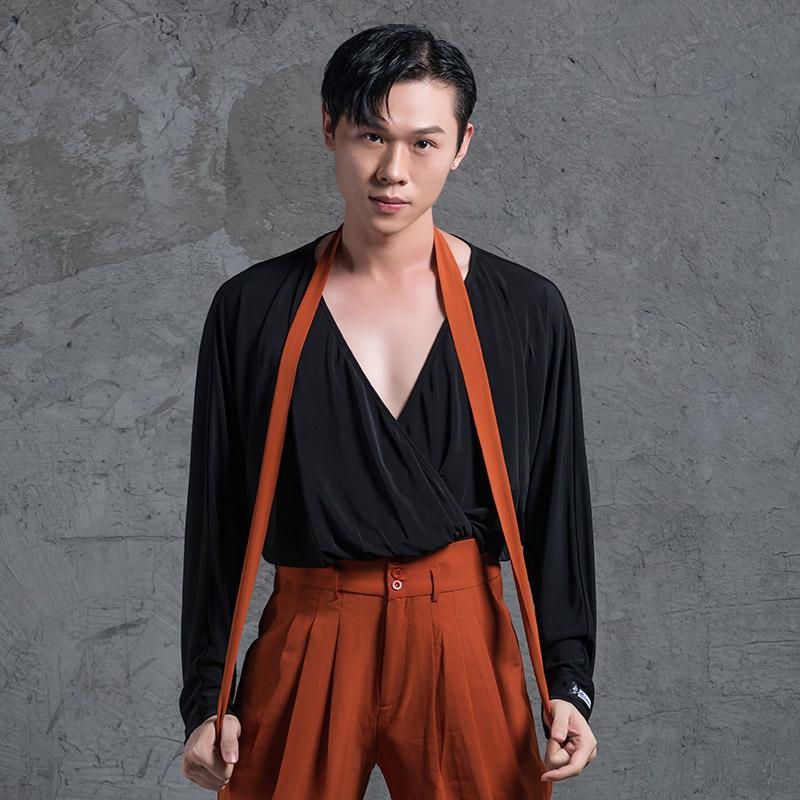 2020 Male Latin Dance Shirts Black Long Bat Sleeve V-Neck Tops Latin Dance Costumes Performance Ballroom Costumes DQS5894, Black top
2020 Male Latin Dance Shirts Black Long Bat Sleeve V-Neck Tops Latin Dance Costumes Performance Ballroom Costumes DQS5894, Black top