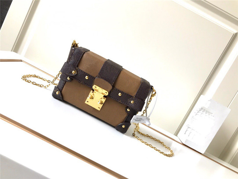Free Shipping Worldwide Size 17cm Trendy Fashion Leather Chain Bag Small Suitcase Messenger Bag Ladies Premium Handbag, Make up the difference
Free Shipping Worldwide Size 17cm Trendy Fashion Leather Chain Bag Small Suitcase Messenger Bag Ladies Premium Handbag, Make up the difference