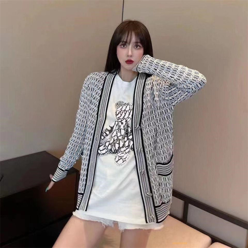 Women's Sweaters High Version Women's Knit Small Letter Cardigan Soft Color Matching V-neck slimming of knitted Sweater Jacket Women Outfit