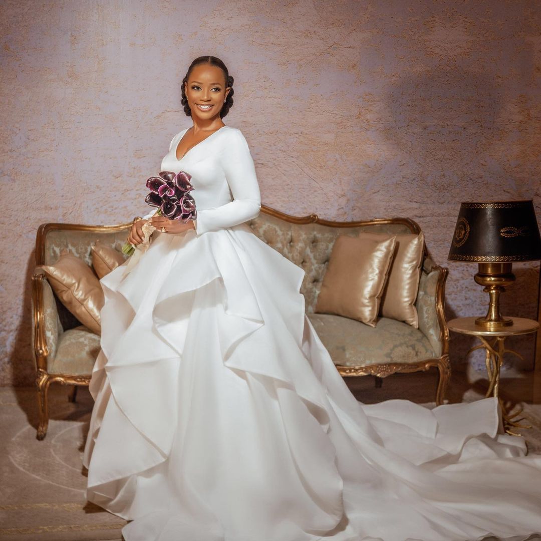 ful Tiered A e Wedding Dresses V Neck Long Sleeves Bridal Gowns Sweep Train Plus Size robe de mariee