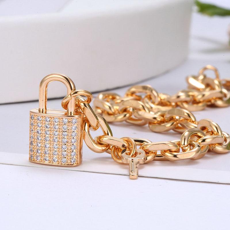 Explosive Personality Padlock Pendant Bracelet Copper Inlaid Zircon Bracelet Three-color Electroplated Gold Girl Jewelry
Explosive Personality Padlock Pendant Bracelet Copper Inlaid Zircon Bracelet Three-color Electroplated Gold Girl Jewelry