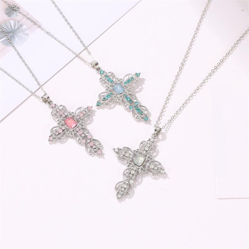 Bohemia Fashion Hot Selling Necklace Cross Hollow Out Diamond Pendants For Women Make Up Alloy Clavicle Chain Jewelry Wholesale
Bohemia Fashion Hot Selling Necklace Cross Hollow Out Diamond Pendants For Women Make Up Alloy Clavicle Chain Jewelry Wholesale