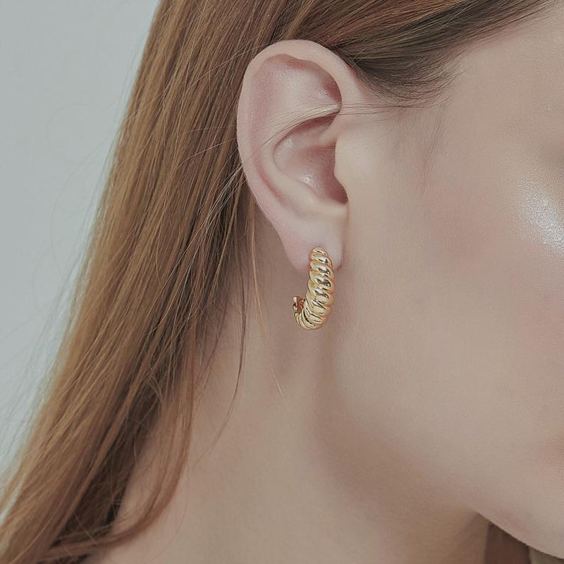 2024 New Arrived High Quality Gold Color Geometric Simple Fashion European Women Jewelry Minimal Delicate Twinst Hoop Earring