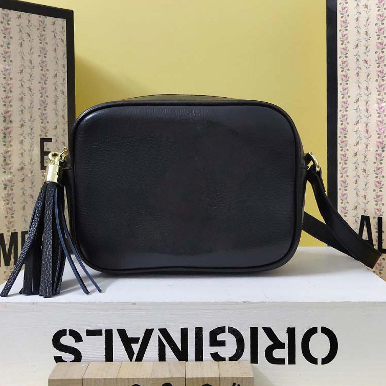 Classic tassel shoulder bags for women crossbody chest desginers camera Bags ladies handbags totes size:21x25x7cm
Classic tassel shoulder bags for women crossbody chest desginers camera Bags ladies handbags totes size:21x25x7cm