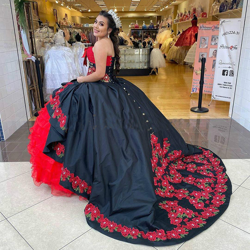 Red Black Ball Gown Quinceanera Dresses Organza Ruffles Prom Dresses Appliques Lace Up Sweet 16 Dress Pageant Party Gowns