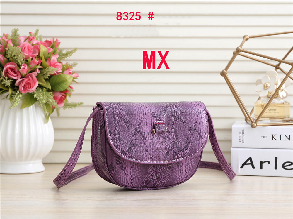 Hig Quality New Women Handbags Gold Chain Crossbody Soho Bag Disco Shoulder Bag Handbag Designer bags, 18x14x6cm
Hig Quality New Women Handbags Gold Chain Crossbody Soho Bag Disco Shoulder Bag Handbag Designer bags, 18x14x6cm