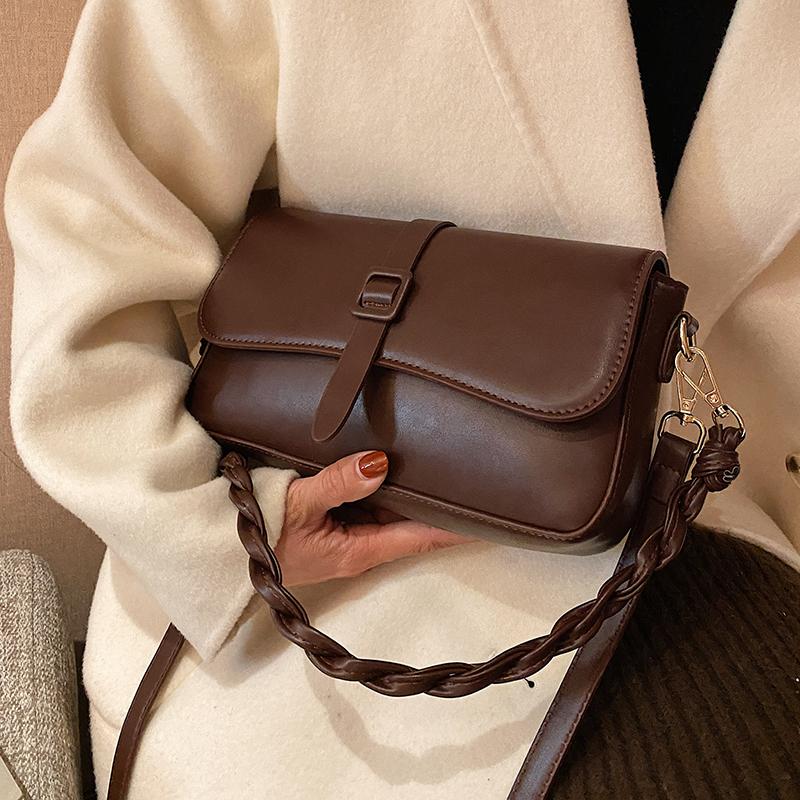 High-quality Retro Handbags New Fashion Western-style Messenger Bag Shoulder Square Bag Underarm Dual-use Width: 26cm, Black
High-quality Retro Handbags New Fashion Western-style Messenger Bag Shoulder Square Bag Underarm Dual-use Width: 26cm, Black