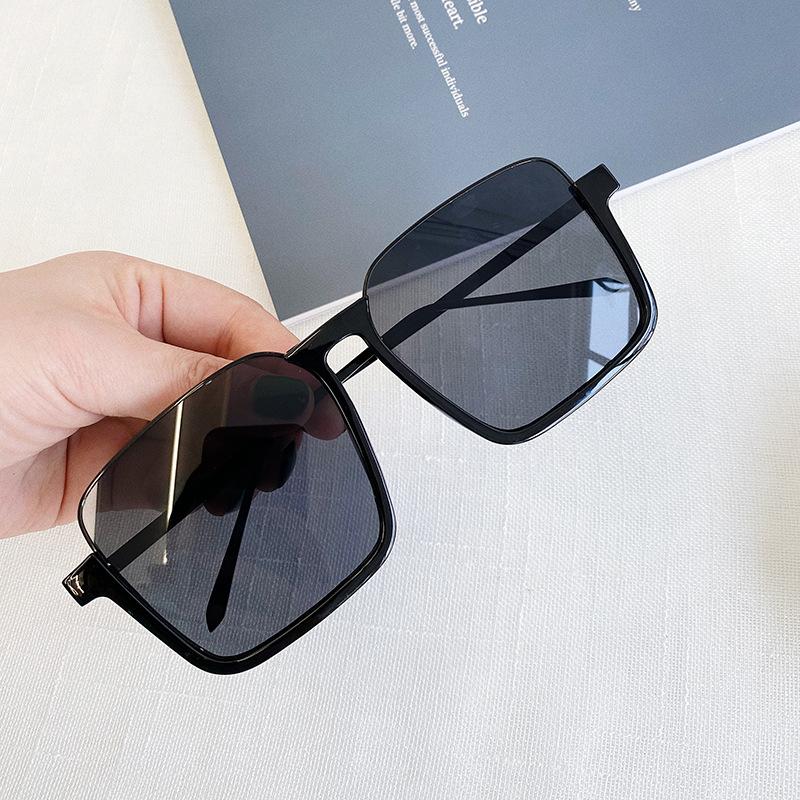 QPeClou 2021 New Fashion Half Frame Sunglasses Women Brand Designer Vintage Metal Square Sun Glasses Female Show Shades UV400
QPeClou 2021 New Fashion Half Frame Sunglasses Women Brand Designer Vintage Metal Square Sun Glasses Female Show Shades UV400