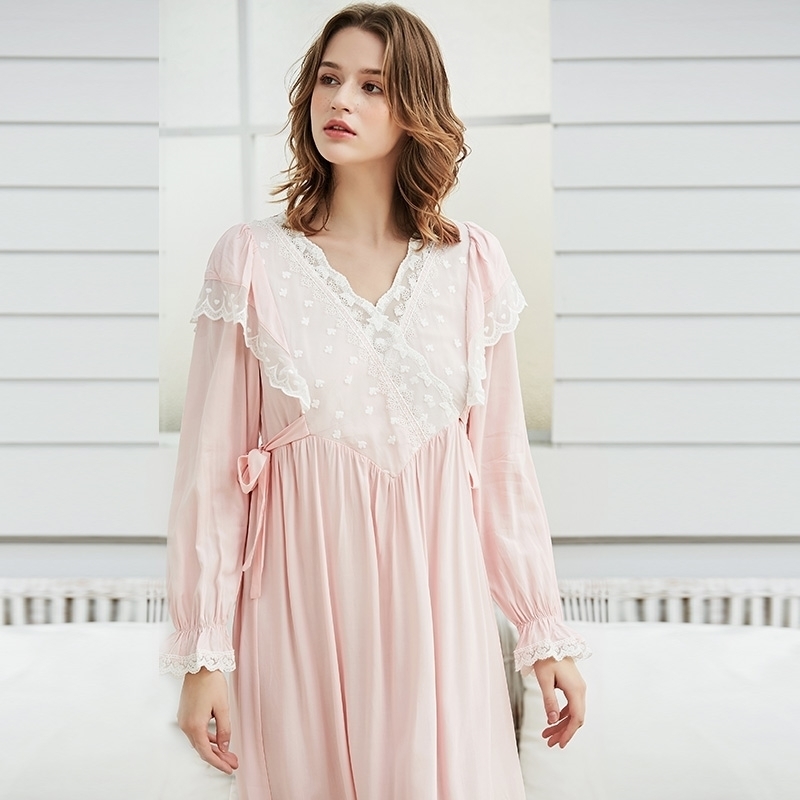 Gentlewoman Nightgown Vintage Lace Cotton Nightgown Women Elegant White Sleepwear Dress Long sleeved Nightdress Pink Ladies Y200425
Gentlewoman Nightgown Vintage Lace Cotton Nightgown Women Elegant White Sleepwear Dress Long sleeved Nightdress Pink Ladies Y200425