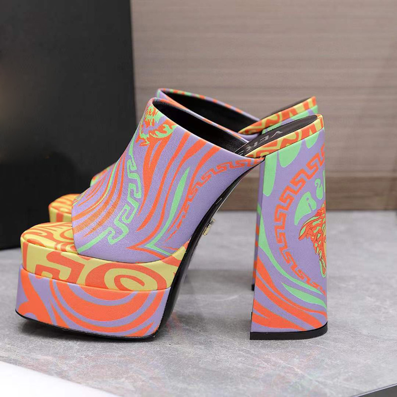 2022 latest fashion printed slippers waterproof platform super high heel personalized leather Ladies15cm thick heelLuxury Designer Sandals 35-42, Multi
2022 latest fashion printed slippers waterproof platform super high heel personalized leather Ladies15cm thick heelLuxury Designer Sandals 35-42, Multi