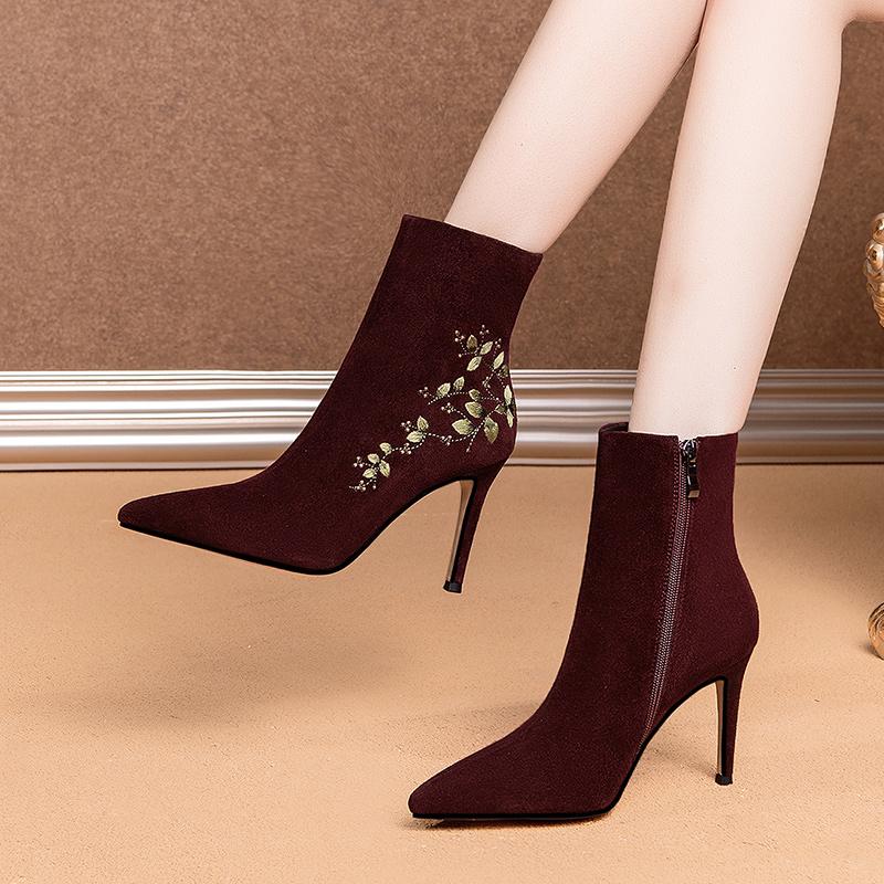 2021 New Spring Women's Boots Fashion Boots Embroidered Sheepskin Short High Heels Noble Fashion Stage Party, Wine red spring
2021 New Spring Women's Boots Fashion Boots Embroidered Sheepskin Short High Heels Noble Fashion Stage Party, Wine red spring