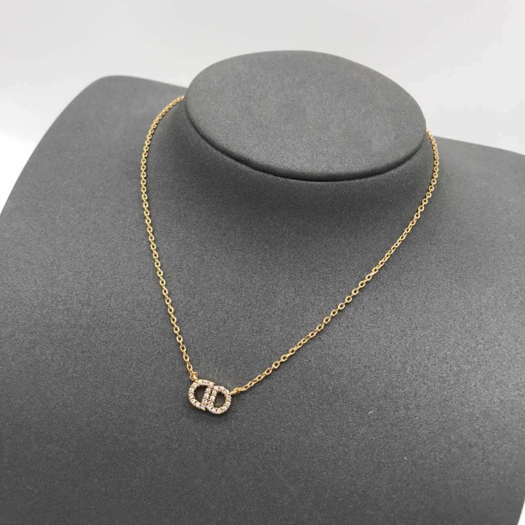 Bracelet Designer necklace 2020 new d CD BrassBracelet Earrings female letter clavicle chain electric platinumearrings
Bracelet Designer necklace 2020 new d CD BrassBracelet Earrings female letter clavicle chain electric platinumearrings
