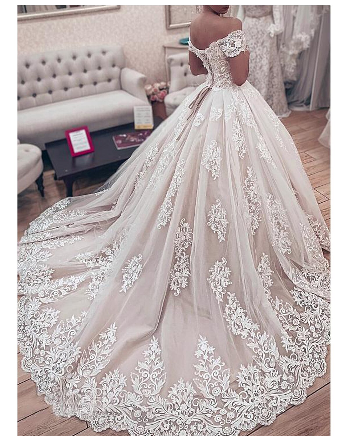 Vintage Princess Ball Gown Wedding Dress Off Shoulder Full Lace Appliques Tulle Bridal Gowns Sweep Train Custom Made Vestidos De Novia