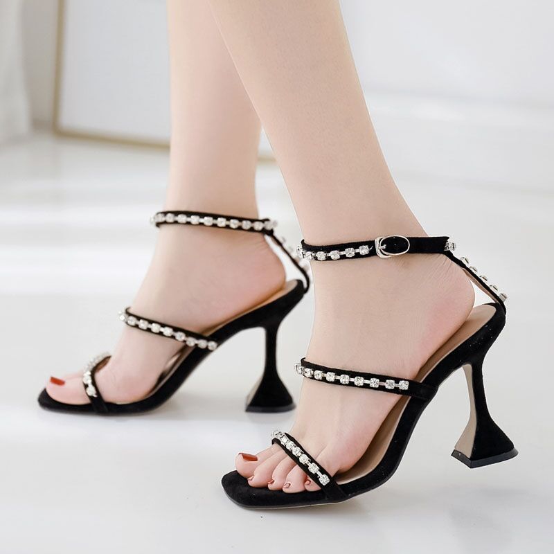 2021 New Foreign Trade Large Size Summer Open Toed Female a Thin Character Wine Belt Heels Sandals Gyiu, Black
2021 New Foreign Trade Large Size Summer Open Toed Female a Thin Character Wine Belt Heels Sandals Gyiu, Black