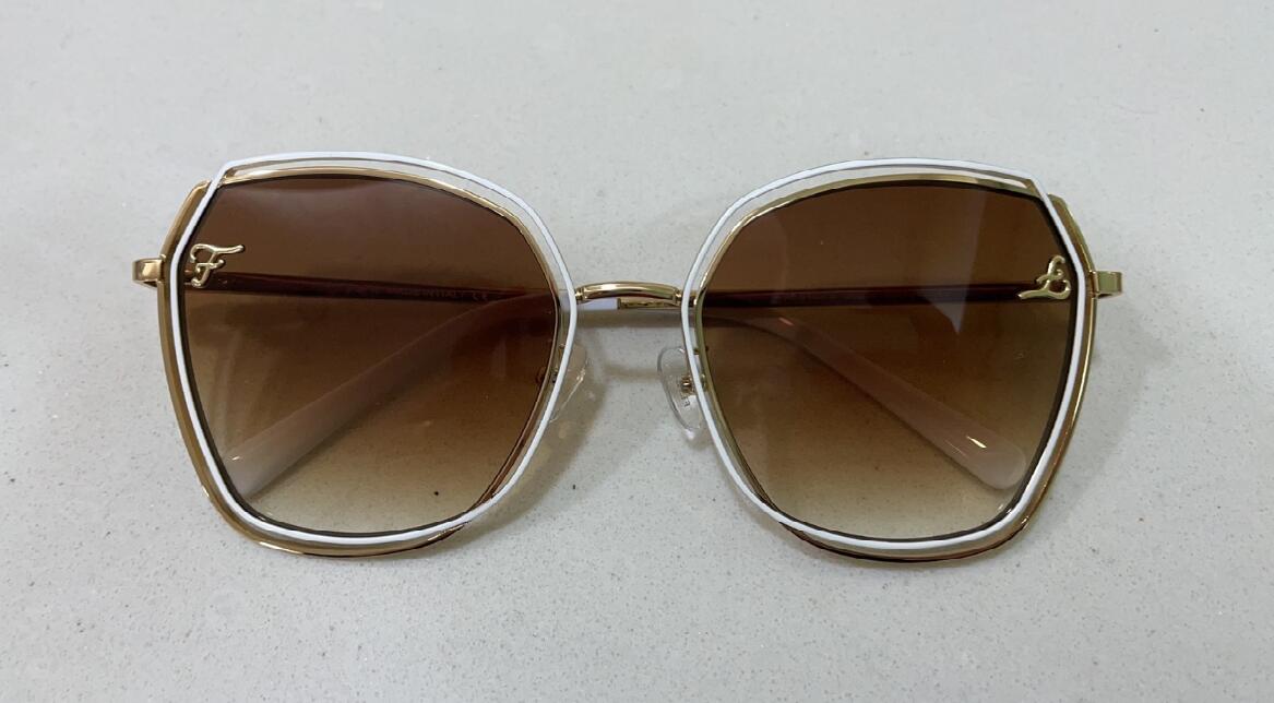 New top quality 0162 womens sunglasses men sun glasses women sunglasses fashion style protects eyes Gafas de sol lunettes de soleil with box
New top quality 0162 womens sunglasses men sun glasses women sunglasses fashion style protects eyes Gafas de sol lunettes de soleil with box