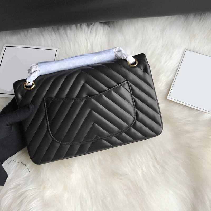New style 8580 women bags Line sheepskin The bottom can be pressed after the traceless automatic rebound Imported leather Bright silverclasp
New style 8580 women bags Line sheepskin The bottom can be pressed after the traceless automatic rebound Imported leather Bright silverclasp
