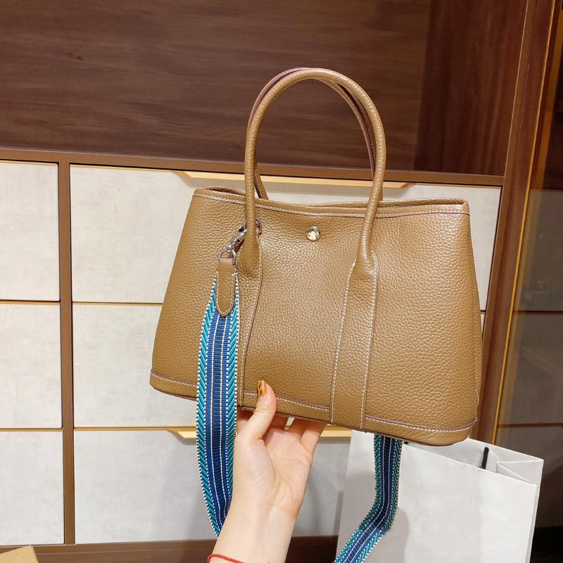 Women Genuine Leather Handbag Fashion High Capacity Solid Color Shoulder Bag Ladies Designer Classic Purse New 2021, Black
Women Genuine Leather Handbag Fashion High Capacity Solid Color Shoulder Bag Ladies Designer Classic Purse New 2021, Black