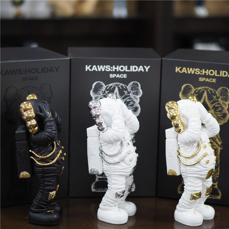 30CM 2.5KG Originalfake Holiday Spaceman Resin Companion Figure With Original Box KAWS Action Figure model decorations gift
30CM 2.5KG Originalfake Holiday Spaceman Resin Companion Figure With Original Box KAWS Action Figure model decorations gift