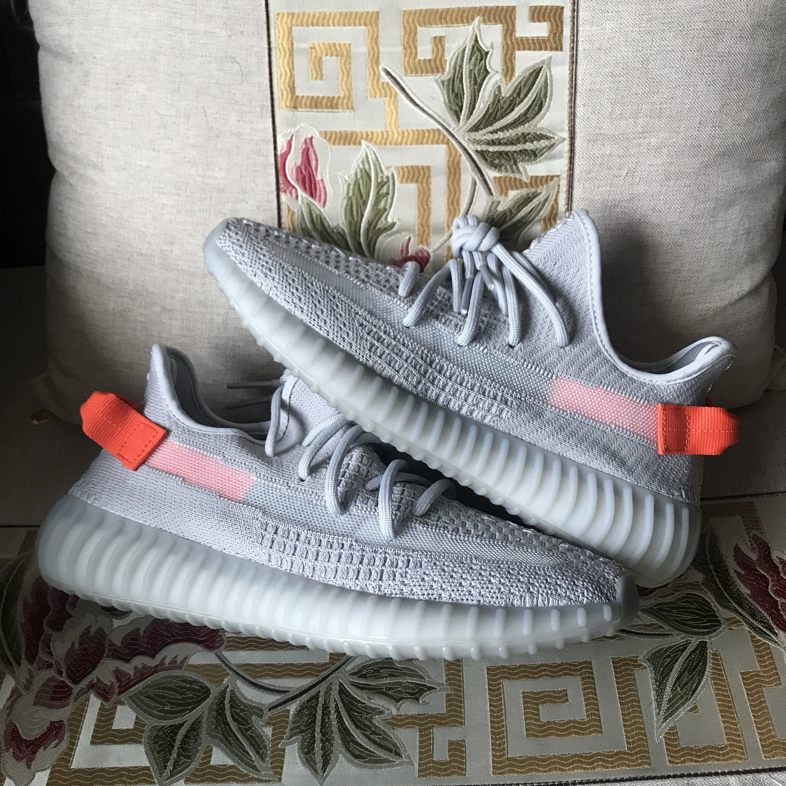 Free shipping Kanye West running shoes sports shoes, Tail Light,Cinder,Desert Sage,Earth fashion shoes,top quality, Lundmark-full reflective
Free shipping Kanye West running shoes sports shoes, Tail Light,Cinder,Desert Sage,Earth fashion shoes,top quality, Lundmark-full reflective