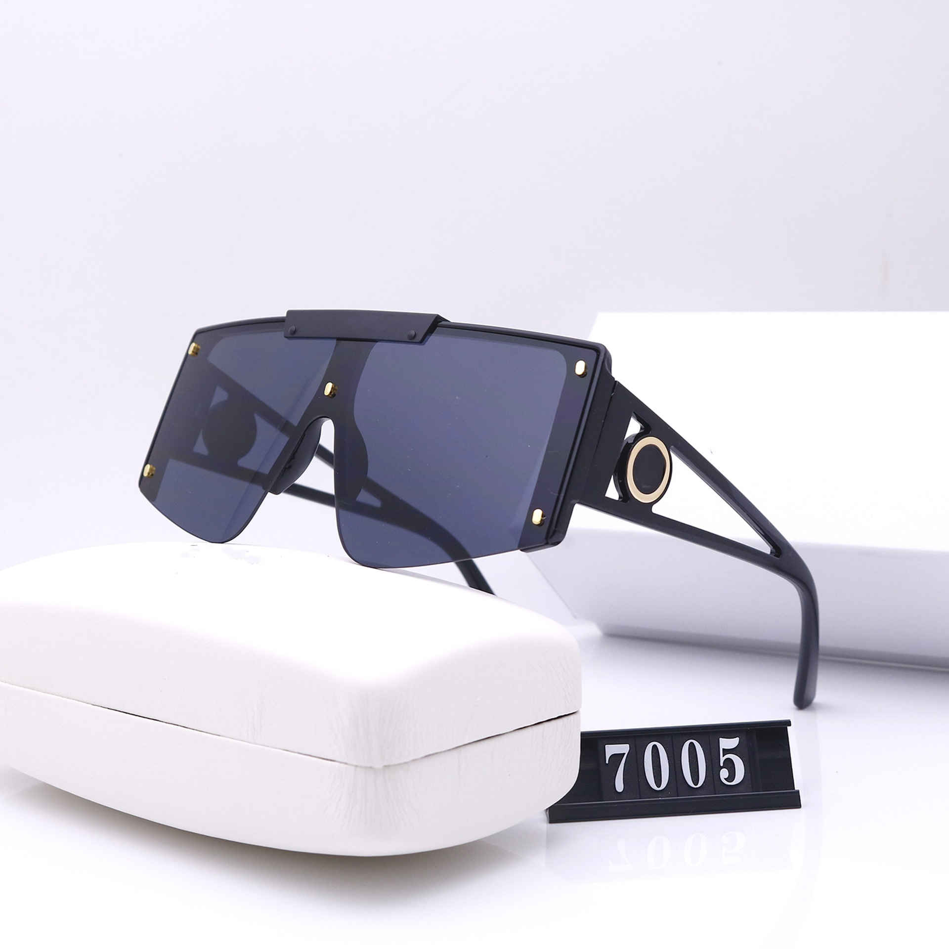 luxury-Woman 4393 GB1/87 Black Gray Shield Wrap Sunglasses Unisex Designer Sunglasses Luxury Sunglasses Fashion Brand for mens woman Glasses
luxury-Woman 4393 GB1/87 Black Gray Shield Wrap Sunglasses Unisex Designer Sunglasses Luxury Sunglasses Fashion Brand for mens woman Glasses
