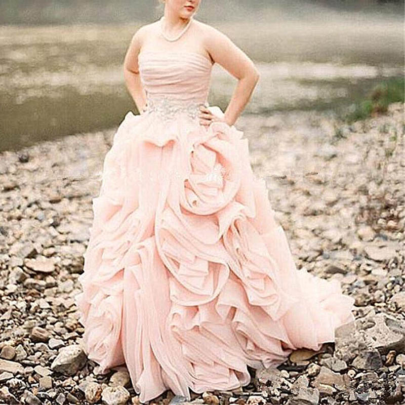 Fashion Designer Strapless Pink Wedding Dresess Ruched Ruffle Skirt Sleeveless Long Garden Bridal Gowns Sweep Train Beach Vestidos De Novia