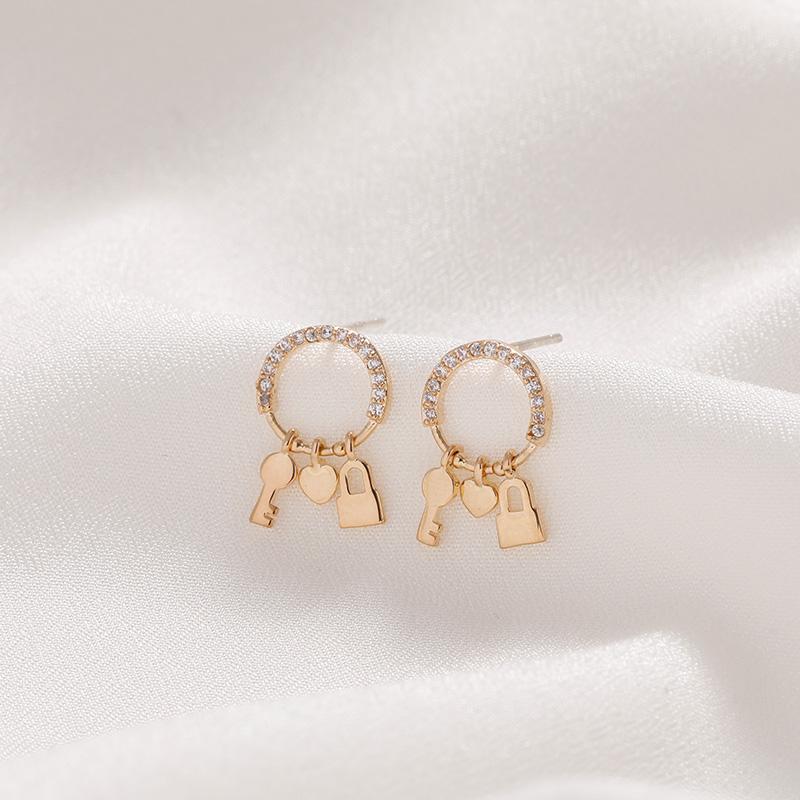 Stud Makersland Love Heart Key Lock Earrings Round Alloy Simple Post Earring Geometric Cute For Women Christmas Present
Stud Makersland Love Heart Key Lock Earrings Round Alloy Simple Post Earring Geometric Cute For Women Christmas Present