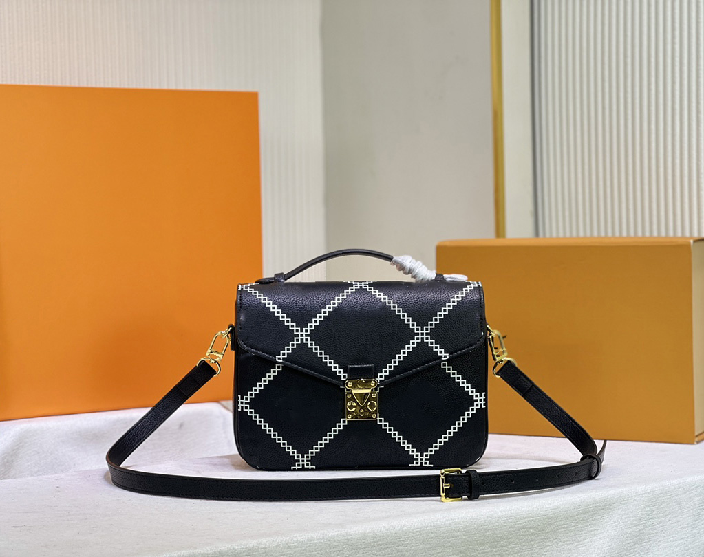 Designer Lady cross-body bag Evening Bags luxury leather one-shoulder chain handbag cover classic fashion letter flower pattern size 25-19-7cm M46018
Designer Lady cross-body bag Evening Bags luxury leather one-shoulder chain handbag cover classic fashion letter flower pattern size 25-19-7cm M46018