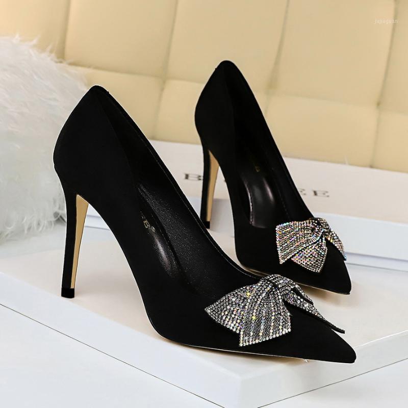 European And American Fashion Sexy Slim Thin High-heeled Suede Shallow Mouth Pointed Rhinestone Bow Bow Single Shoes1, Black
European And American Fashion Sexy Slim Thin High-heeled Suede Shallow Mouth Pointed Rhinestone Bow Bow Single Shoes1, Black