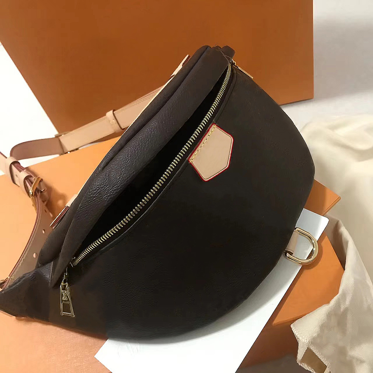 Luxury Designers Waist Bags Cross Body Newest Handbag Famous Bumbag Fashion Shoulder Bag Brown Bum Fanny Pack With Three styles 137, 37cm*14cm*13cm
Luxury Designers Waist Bags Cross Body Newest Handbag Famous Bumbag Fashion Shoulder Bag Brown Bum Fanny Pack With Three styles 137, 37cm*14cm*13cm
