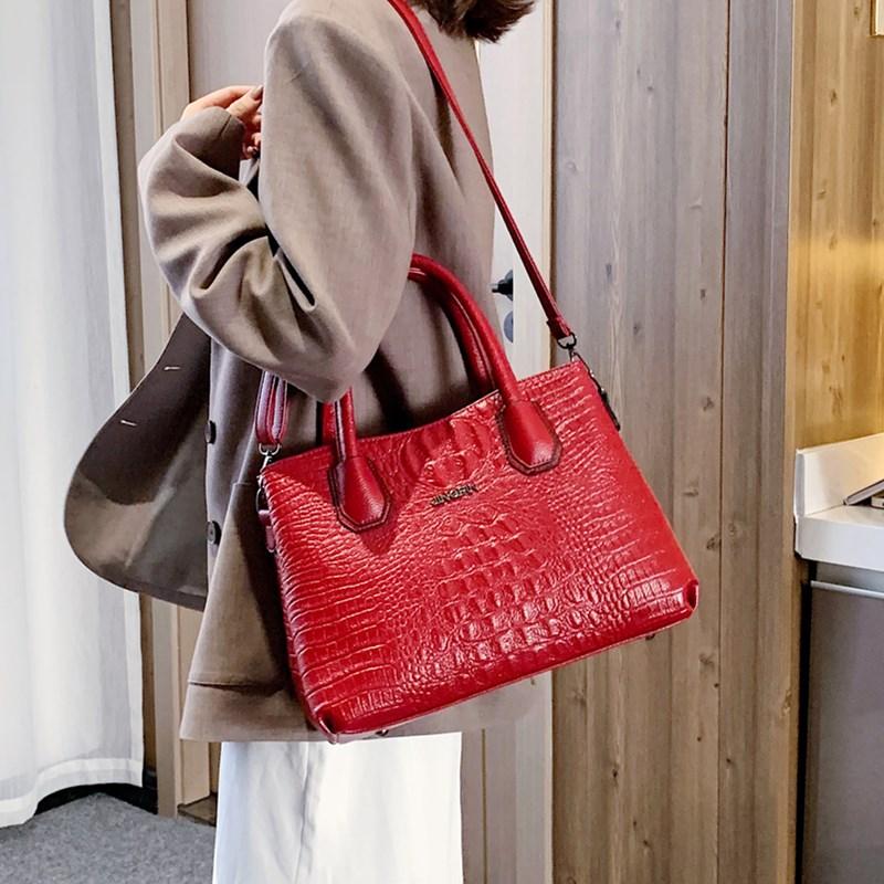 Fashion Crocodile Pattern Handbags Luxury Women Brand Tote Bags Quality Leather Shoulder Bag Female Large Capacity Crossbody Bag, Black
Fashion Crocodile Pattern Handbags Luxury Women Brand Tote Bags Quality Leather Shoulder Bag Female Large Capacity Crossbody Bag, Black
