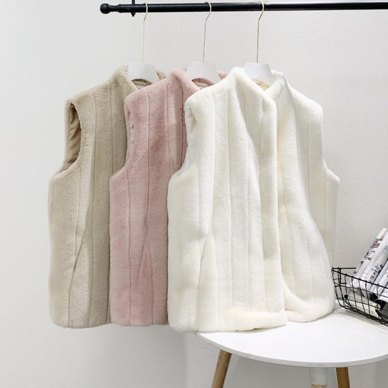 Autumn Winter Stand Collar Sleeveless Faux Fur Vest Cardigans Women Solid Color Warm Thicken Jackets Elegant Short Plush Coats, White
Autumn Winter Stand Collar Sleeveless Faux Fur Vest Cardigans Women Solid Color Warm Thicken Jackets Elegant Short Plush Coats, White